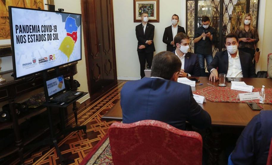 Paraná formaliza intenção de comprar 16 milhões de vacinas contra a Covid-19