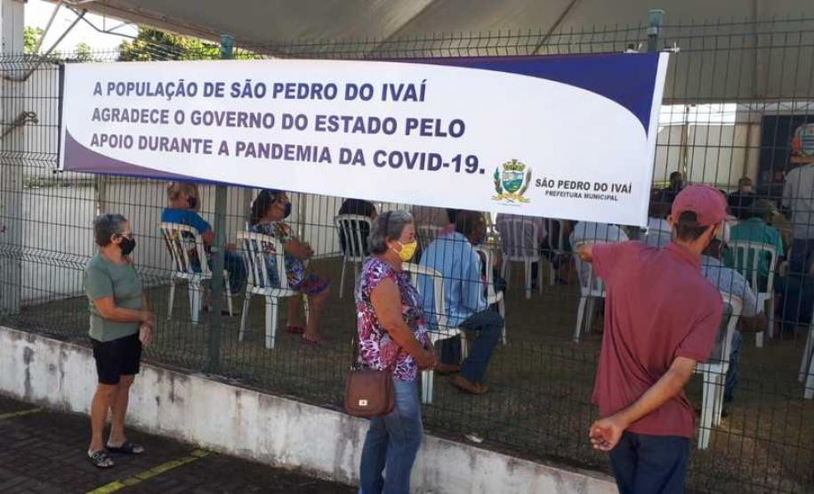 Idosos de 67 a 70 anos sendo vacinados em São Pedro do Ivaí.
