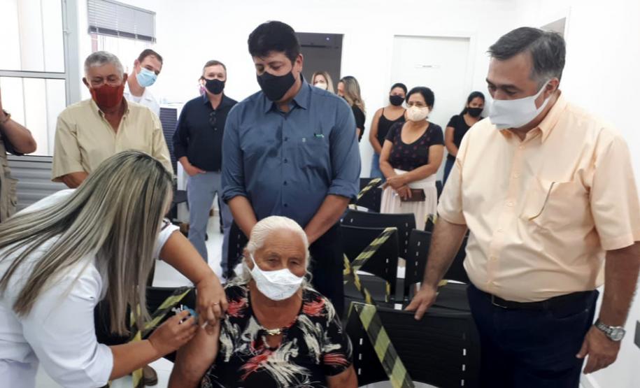 Vacinação contra a Covid-19 em Sertaneja.