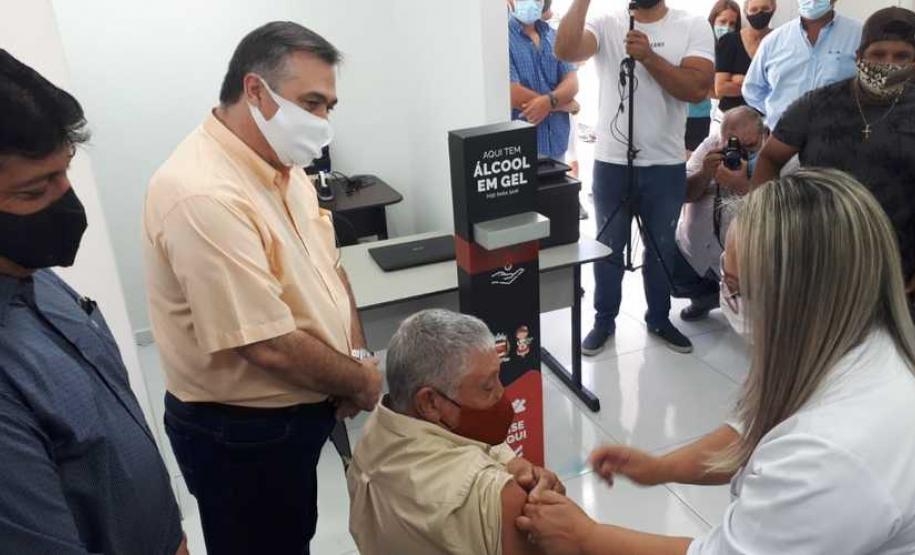 Vacinação contra a Covid-19 em Sertaneja.