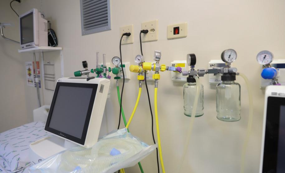 O governador Carlos Massa Ratinho Junior visita nesta quarta-feira (14) o Hospital Regional São Sebastião, na Lapa. A Secretaria de Estado da Saúde disponibiliza seis leitos de UTI no hospital. A unidade já conta com 40 leitos de enfermaria na estratégia de combate à Covid-19.