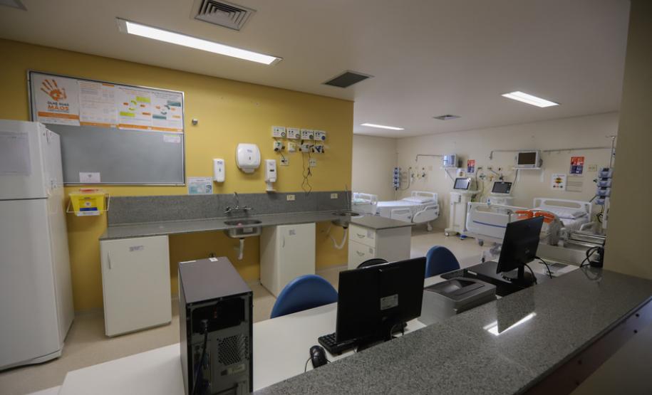 O governador Carlos Massa Ratinho Junior visita nesta quarta-feira (14) o Hospital Regional São Sebastião, na Lapa. A Secretaria de Estado da Saúde disponibiliza seis leitos de UTI no hospital. A unidade já conta com 40 leitos de enfermaria na estratégia de combate à Covid-19.