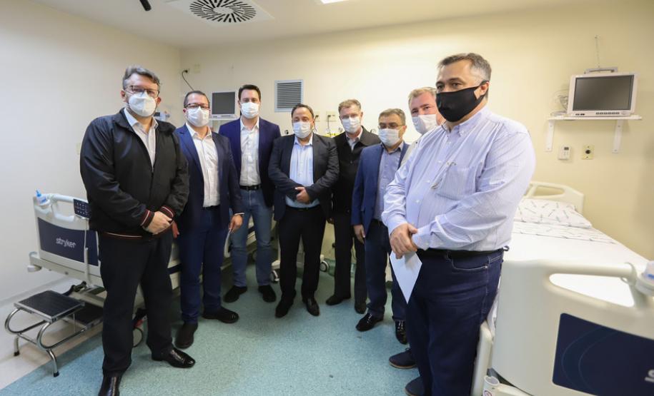 O governador Carlos Massa Ratinho Junior visita nesta quarta-feira (14) o Hospital Regional São Sebastião, na Lapa. A Secretaria de Estado da Saúde disponibiliza seis leitos de UTI no hospital. A unidade já conta com 40 leitos de enfermaria na estratégia de combate à Covid-19.