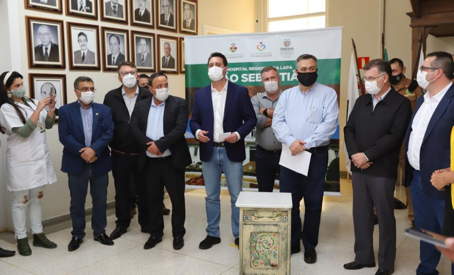 O governador Carlos Massa Ratinho Junior visita nesta quarta-feira (14) o Hospital Regional São Sebastião, na Lapa. A Secretaria de Estado da Saúde disponibiliza seis leitos de UTI no hospital. A unidade já conta com 40 leitos de enfermaria na estratégia de combate à Covid-19.