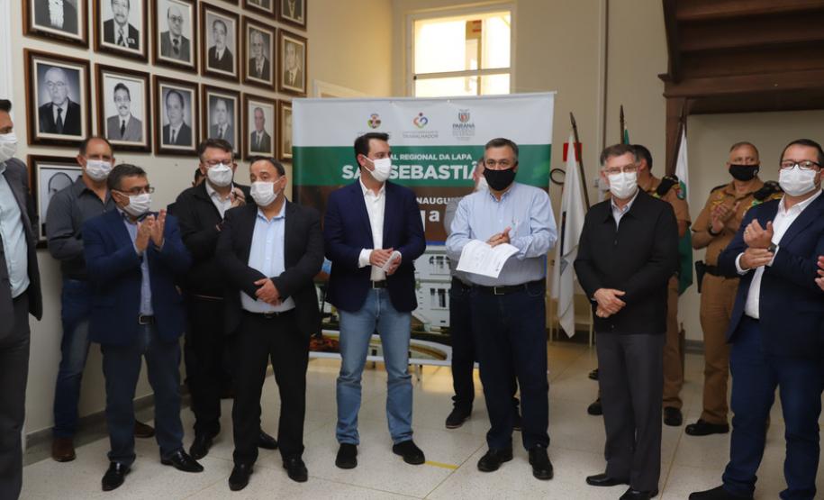 O governador Carlos Massa Ratinho Junior visita nesta quarta-feira (14) o Hospital Regional São Sebastião, na Lapa. A Secretaria de Estado da Saúde disponibiliza seis leitos de UTI no hospital. A unidade já conta com 40 leitos de enfermaria na estratégia de combate à Covid-19.