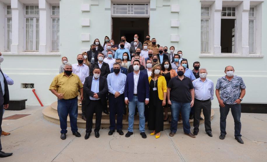O governador Carlos Massa Ratinho Junior visita nesta quarta-feira (14) o Hospital Regional São Sebastião, na Lapa. A Secretaria de Estado da Saúde disponibiliza seis leitos de UTI no hospital. A unidade já conta com 40 leitos de enfermaria na estratégia de combate à Covid-19.