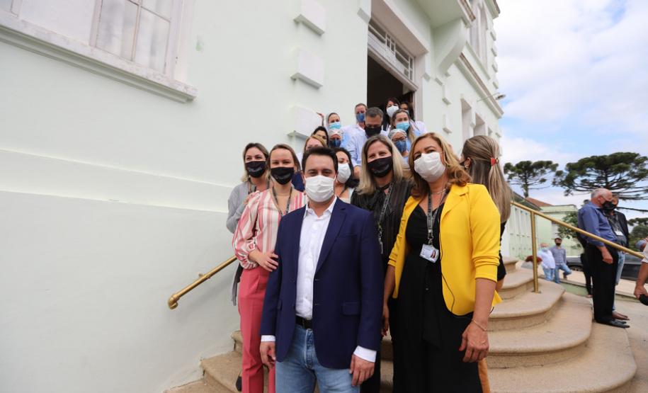 O governador Carlos Massa Ratinho Junior visita nesta quarta-feira (14) o Hospital Regional São Sebastião, na Lapa. A Secretaria de Estado da Saúde disponibiliza seis leitos de UTI no hospital. A unidade já conta com 40 leitos de enfermaria na estratégia de combate à Covid-19.