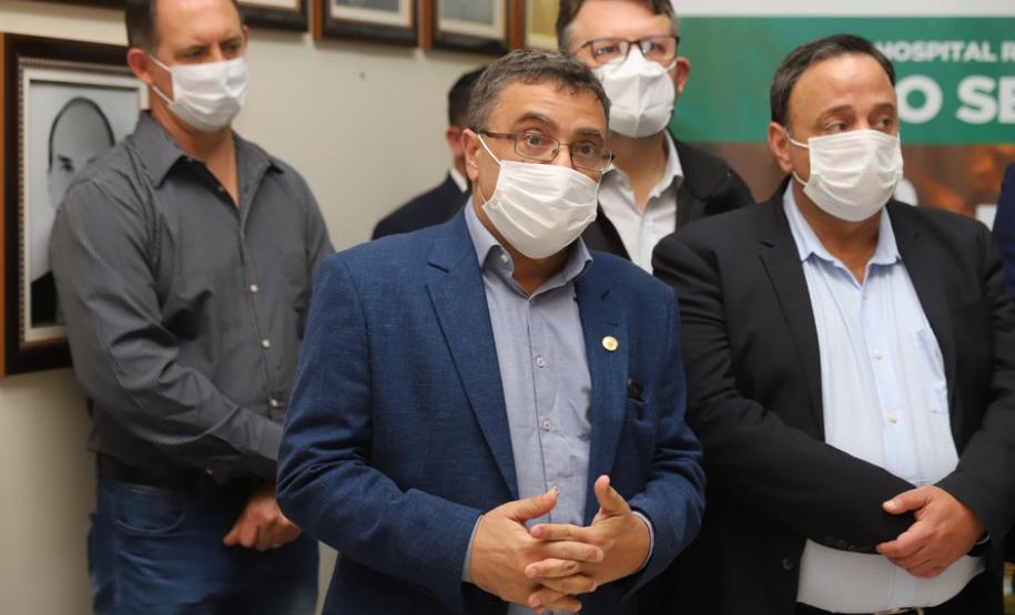 O governador Carlos Massa Ratinho Junior visita nesta quarta-feira (14) o Hospital Regional São Sebastião, na Lapa. A Secretaria de Estado da Saúde disponibiliza seis leitos de UTI no hospital. A unidade já conta com 40 leitos de enfermaria na estratégia de combate à Covid-19.