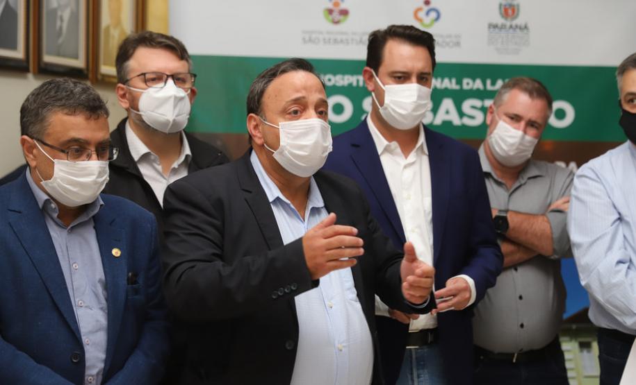 O governador Carlos Massa Ratinho Junior visita nesta quarta-feira (14) o Hospital Regional São Sebastião, na Lapa. A Secretaria de Estado da Saúde disponibiliza seis leitos de UTI no hospital. A unidade já conta com 40 leitos de enfermaria na estratégia de combate à Covid-19.