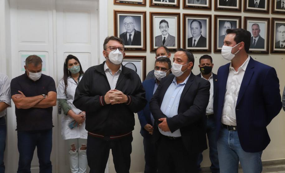 O governador Carlos Massa Ratinho Junior visita nesta quarta-feira (14) o Hospital Regional São Sebastião, na Lapa. A Secretaria de Estado da Saúde disponibiliza seis leitos de UTI no hospital. A unidade já conta com 40 leitos de enfermaria na estratégia de combate à Covid-19.