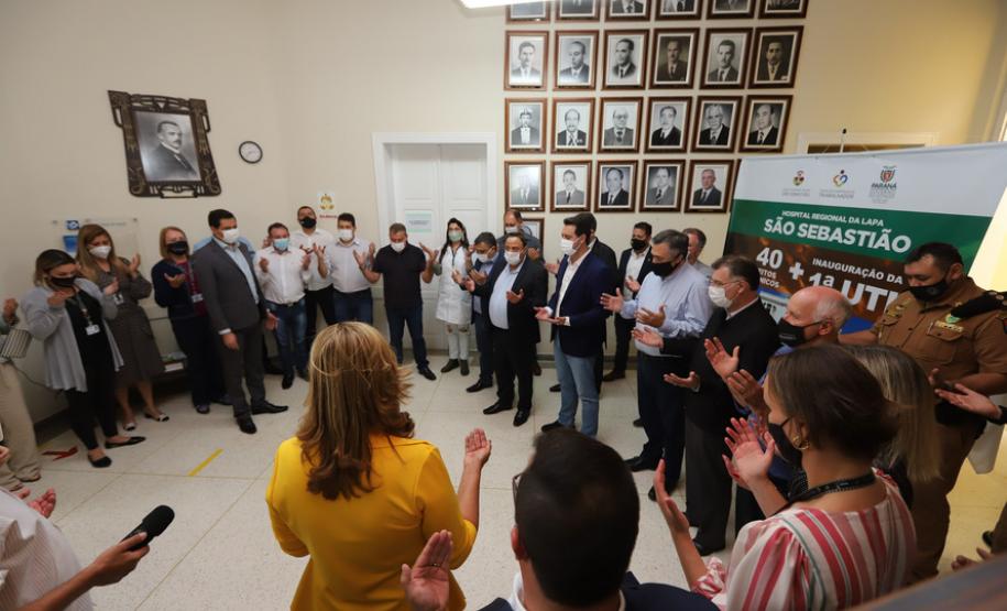 O governador Carlos Massa Ratinho Junior visita nesta quarta-feira (14) o Hospital Regional São Sebastião, na Lapa. A Secretaria de Estado da Saúde disponibiliza seis leitos de UTI no hospital. A unidade já conta com 40 leitos de enfermaria na estratégia de combate à Covid-19.