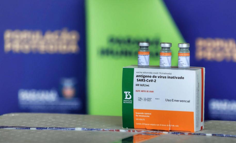 368 mil doses de vacinas contra a Covid-19 chegam ao Paraná nesta quinta