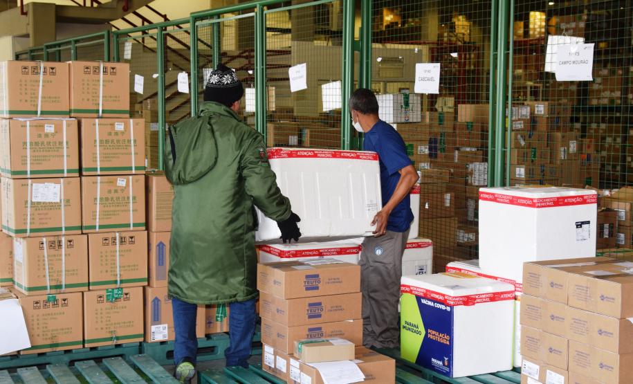 Estado distribui mais 205 mil vacinas contra a Covid-19; veja divisão por regional