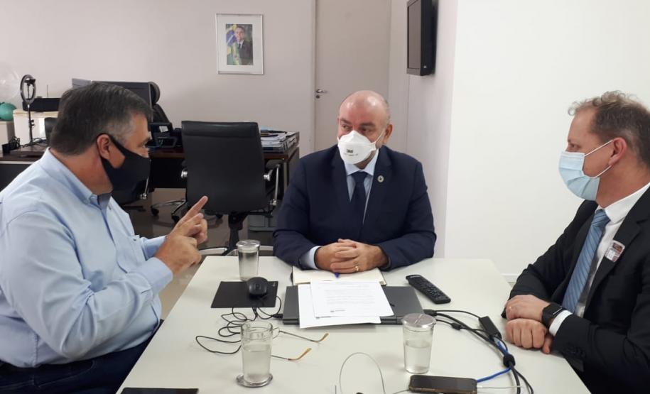 Paraná defende antecipação da vacinação de trabalhadores da Educação no MS