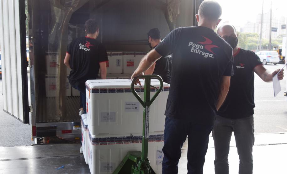 Paraná avança na vacinação de pessoas acima de 60 anos e profissionais da segurança