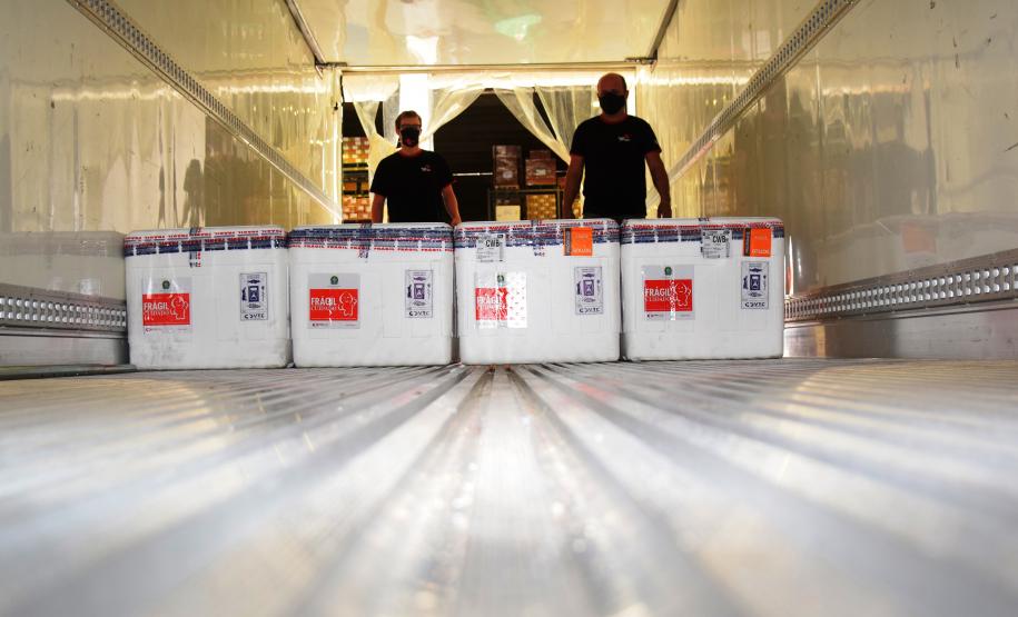 Paraná avança na vacinação de pessoas acima de 60 anos e profissionais da segurança