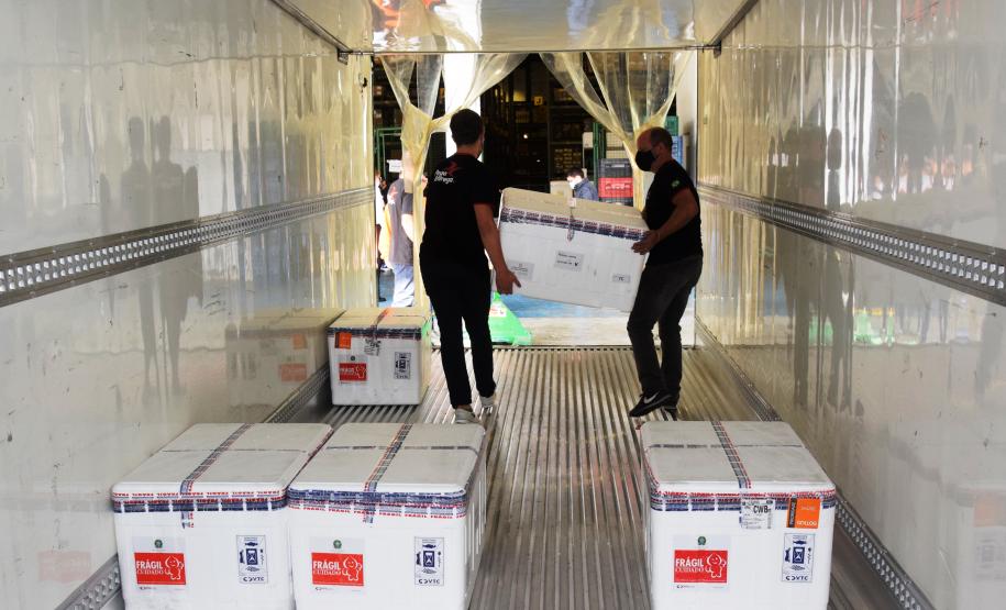 Paraná avança na vacinação de pessoas acima de 60 anos e profissionais da segurança