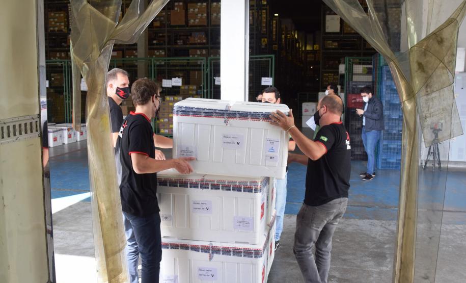 Paraná avança na vacinação de pessoas acima de 60 anos e profissionais da segurança