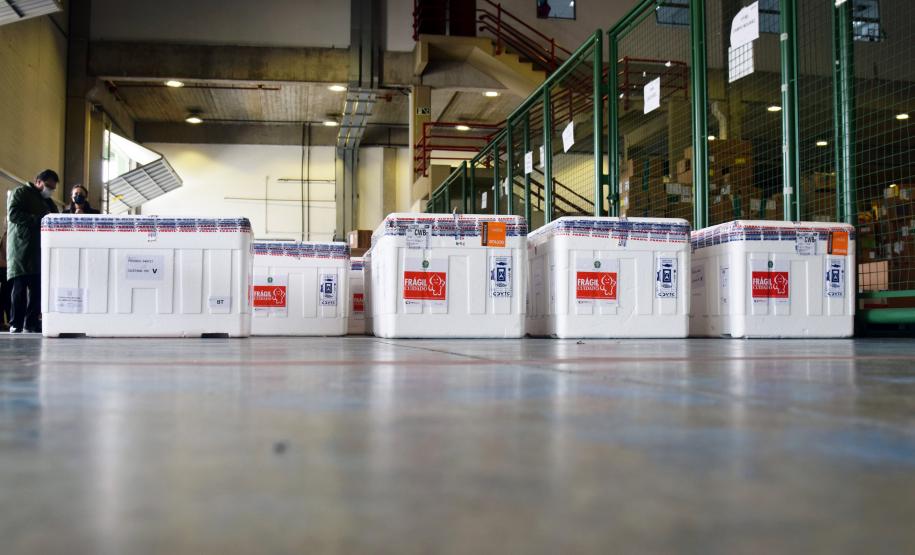 Paraná avança na vacinação de pessoas acima de 60 anos e profissionais da segurança