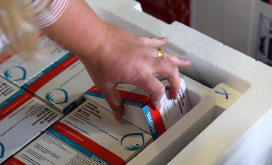 Paraná avança na vacinação de pessoas acima de 60 anos e profissionais da segurança