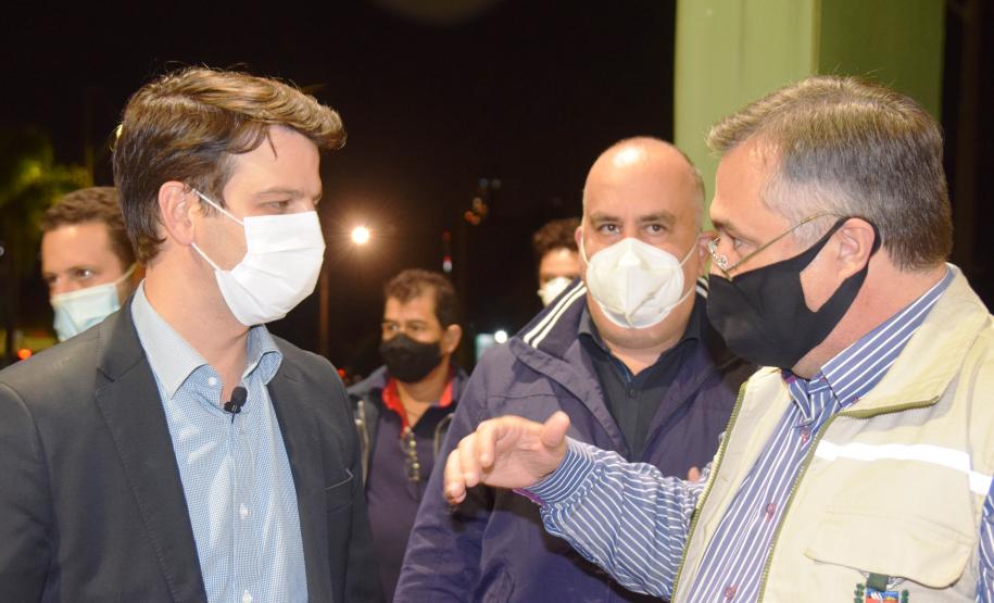 Primeiro lote com vacinas da Pfizer chega ao Paraná; doses ficarão no Cemepar até quarta