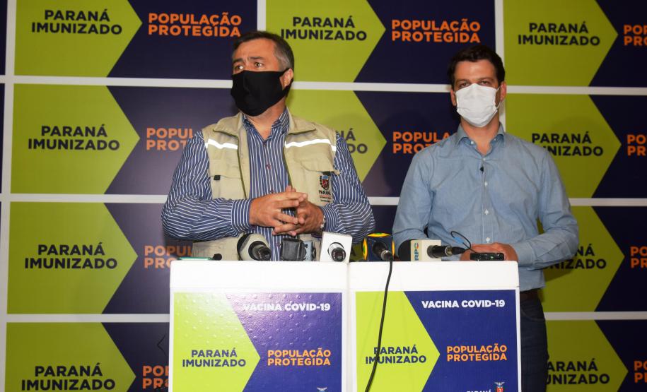 Primeiro lote com vacinas da Pfizer chega ao Paraná; doses ficarão no Cemepar até quarta