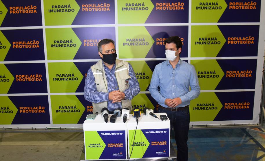 Primeiro lote com vacinas da Pfizer chega ao Paraná; doses ficarão no Cemepar até quarta