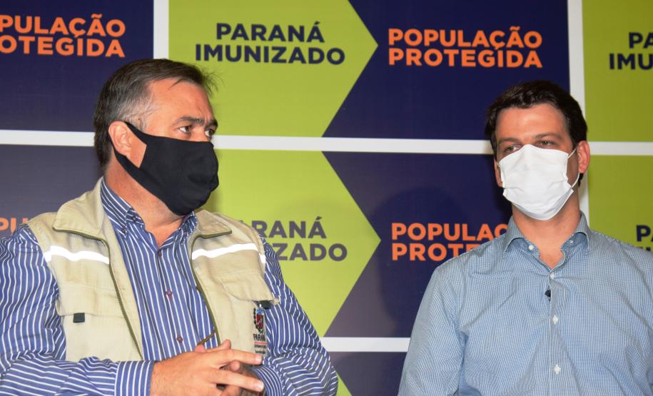 Primeiro lote com vacinas da Pfizer chega ao Paraná; doses ficarão no Cemepar até quarta