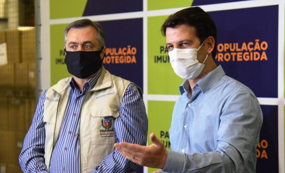 Primeiro lote com vacinas da Pfizer chega ao Paraná; doses ficarão no Cemepar até quarta