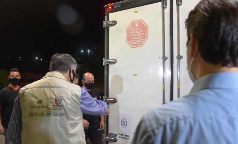 Primeiro lote com vacinas da Pfizer chega ao Paraná; doses ficarão no Cemepar até quarta
