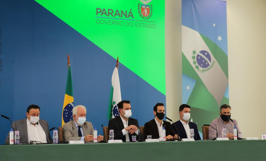 Paraná separa doses para vacinar mais de 32 mil trabalhadores da educação