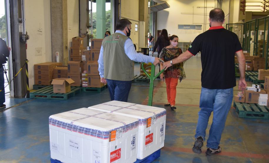 Mais 242 mil vacinas contra a Covid-19 chegam ao Paraná