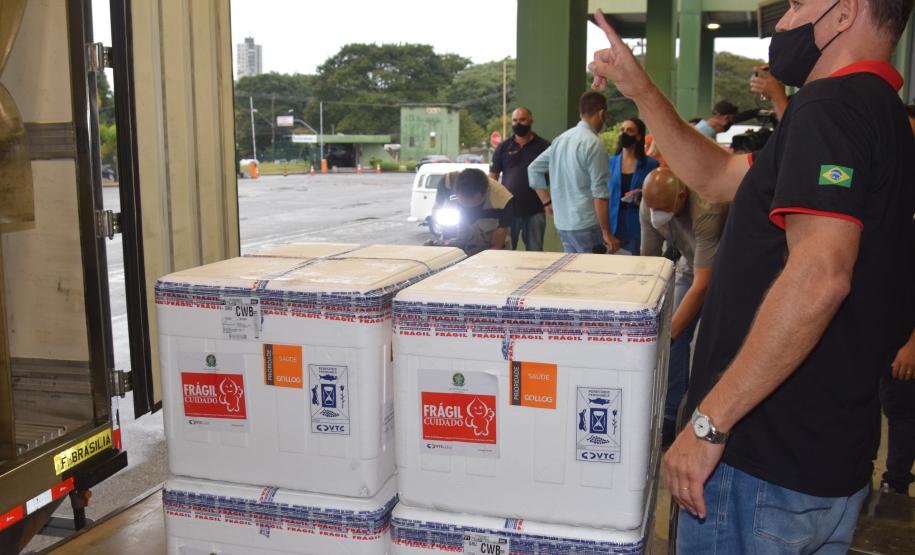 Mais 242 mil vacinas contra a Covid-19 chegam ao Paraná