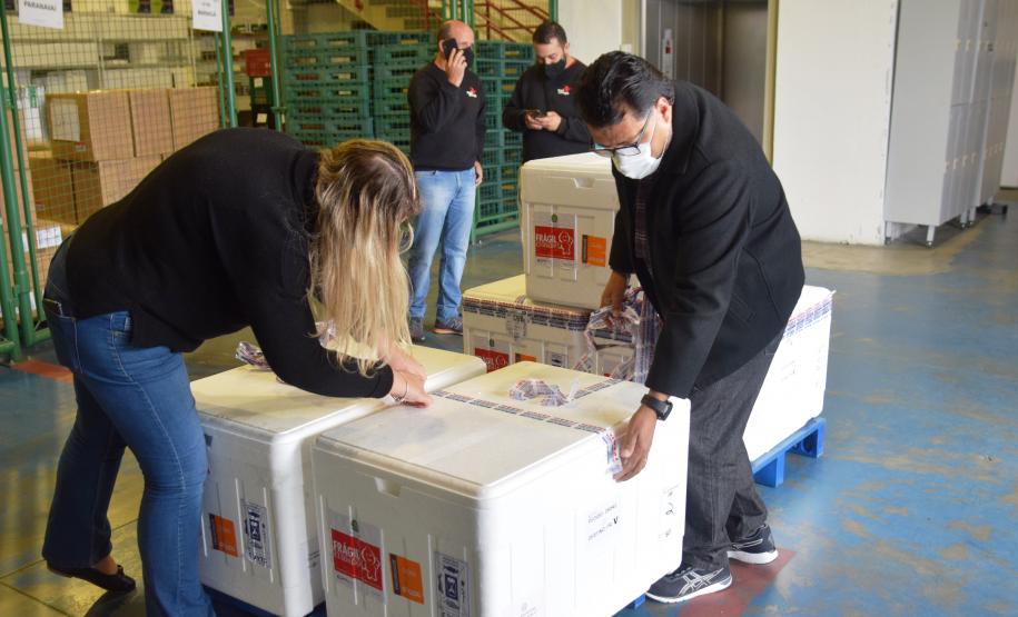 Paraná recebe novas doses da Coronavac e inicia logística para distribuir 367 mil vacinas