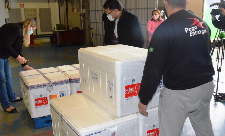 Paraná recebe novas doses da Coronavac e inicia logística para distribuir 367 mil vacinas