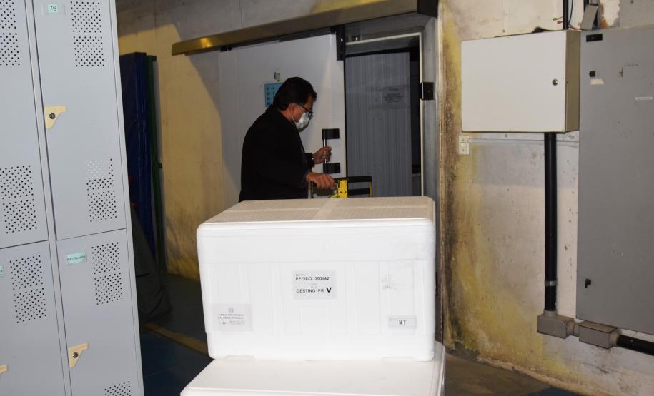 Paraná recebe novas doses da Coronavac e inicia logística para distribuir 367 mil vacinas