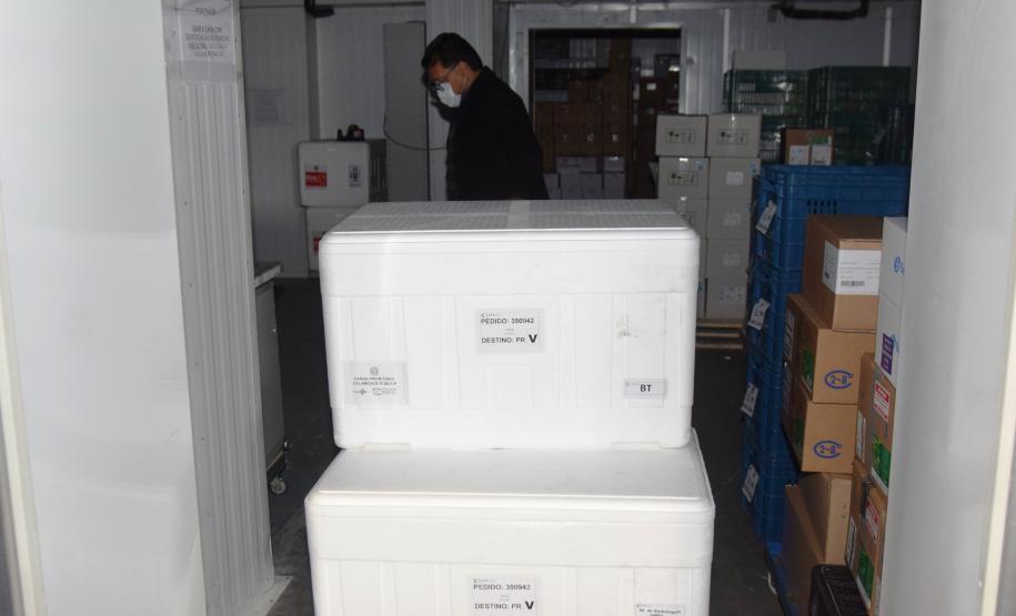 Paraná recebe novas doses da Coronavac e inicia logística para distribuir 367 mil vacinas