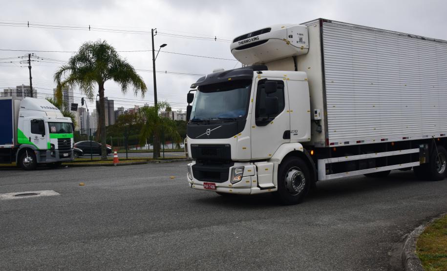 Paraná recebe novas doses da Coronavac e inicia logística para distribuir 367 mil vacinas