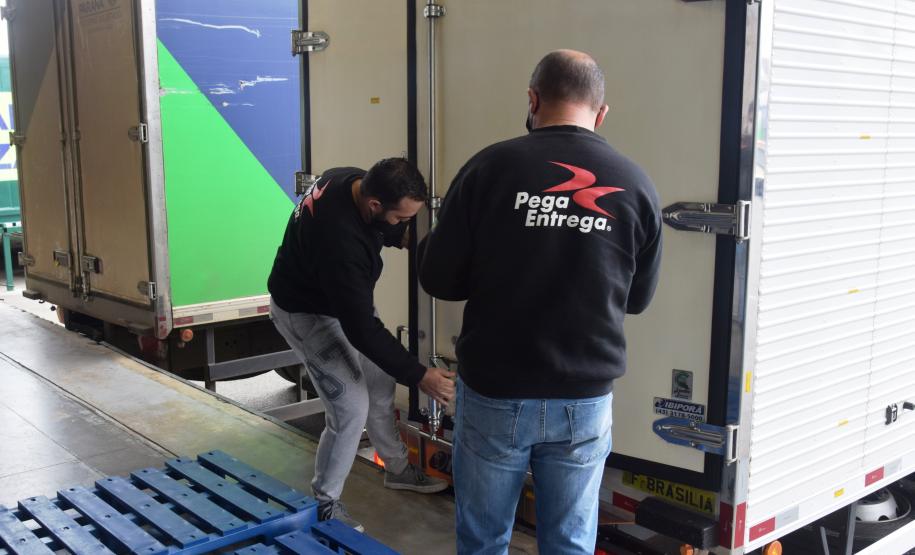 Paraná recebe novas doses da Coronavac e inicia logística para distribuir 367 mil vacinas