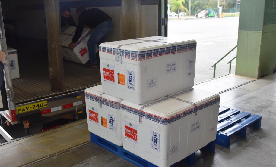 Paraná recebe novas doses da Coronavac e inicia logística para distribuir 367 mil vacinas