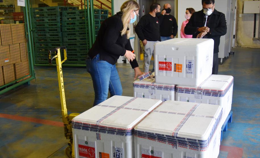 Paraná recebe novas doses da Coronavac e inicia logística para distribuir 367 mil vacinas