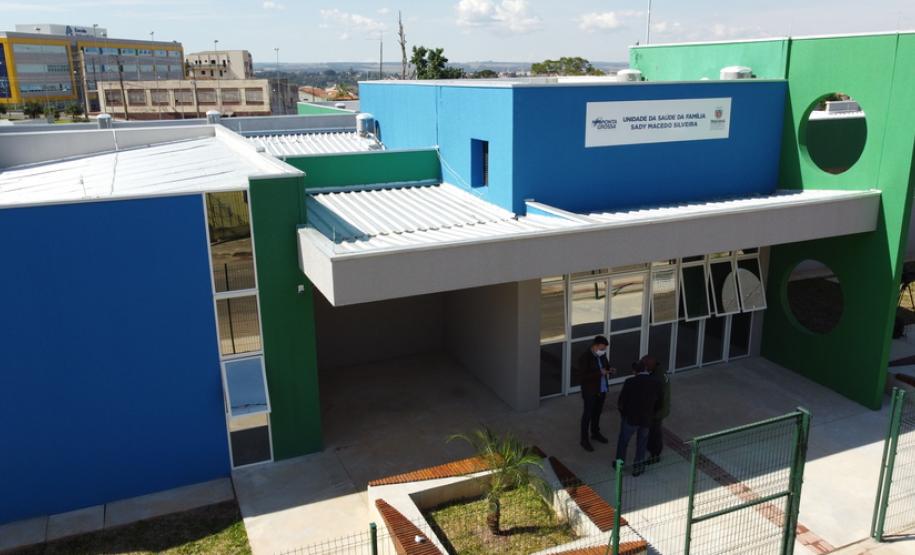 O Governo do Estado inaugurou uma nova Unidade Básica de Saúde (UBS) no município de Ponta Grossa nesta terça-feira (11). A obra possui um investimento de R$ 750 mil de repasse estadual. O secretário de Estado da Saúde, Beto Preto, esteve presente na inauguração e falou sobre a importância desta obra para a população. - Ponta Grossa, 11/05/2021
