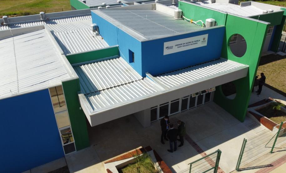 O Governo do Estado inaugurou uma nova Unidade Básica de Saúde (UBS) no município de Ponta Grossa nesta terça-feira (11). A obra possui um investimento de R$ 750 mil de repasse estadual. O secretário de Estado da Saúde, Beto Preto, esteve presente na inauguração e falou sobre a importância desta obra para a população. - Ponta Grossa, 11/05/2021