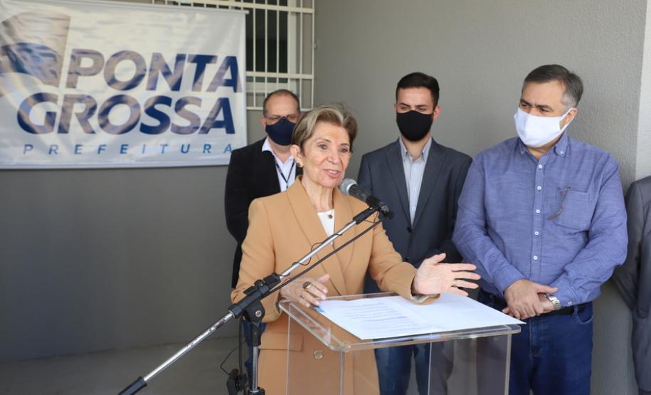 O Governo do Estado inaugurou uma nova Unidade Básica de Saúde (UBS) no município de Ponta Grossa nesta terça-feira (11). A obra possui um investimento de R$ 750 mil de repasse estadual. O secretário de Estado da Saúde, Beto Preto, esteve presente na inauguração e falou sobre a importância desta obra para a população. - Ponta Grossa, 11/05/2021