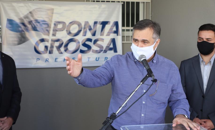 O Governo do Estado inaugurou uma nova Unidade Básica de Saúde (UBS) no município de Ponta Grossa nesta terça-feira (11). A obra possui um investimento de R$ 750 mil de repasse estadual. O secretário de Estado da Saúde, Beto Preto, esteve presente na inauguração e falou sobre a importância desta obra para a população. - Ponta Grossa, 11/05/2021
