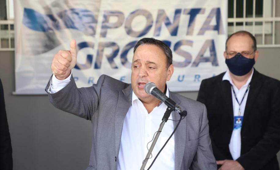O Governo do Estado inaugurou uma nova Unidade Básica de Saúde (UBS) no município de Ponta Grossa nesta terça-feira (11). A obra possui um investimento de R$ 750 mil de repasse estadual. O secretário de Estado da Saúde, Beto Preto, esteve presente na inauguração e falou sobre a importância desta obra para a população. - Ponta Grossa, 11/05/2021