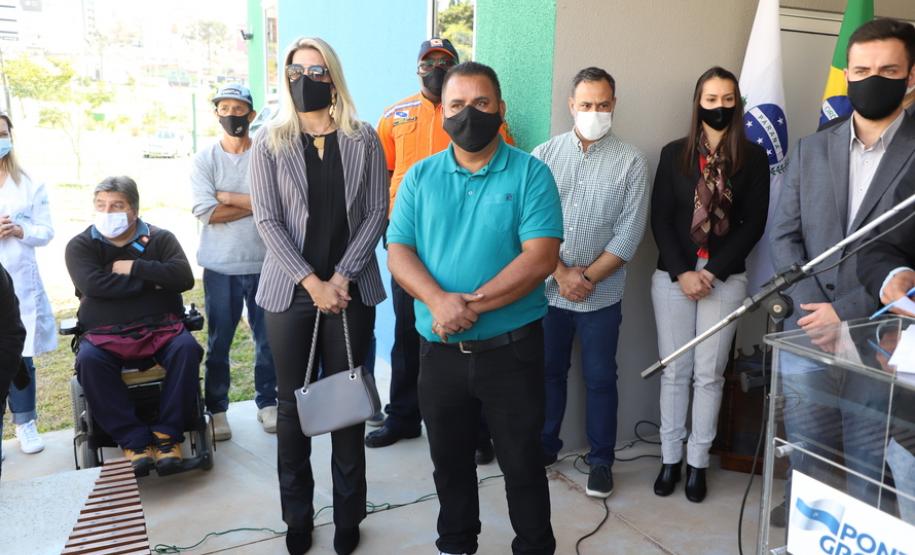 O Governo do Estado inaugurou uma nova Unidade Básica de Saúde (UBS) no município de Ponta Grossa nesta terça-feira (11). A obra possui um investimento de R$ 750 mil de repasse estadual. O secretário de Estado da Saúde, Beto Preto, esteve presente na inauguração e falou sobre a importância desta obra para a população. - Ponta Grossa, 11/05/2021