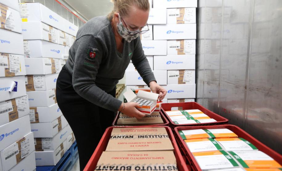 244,8 mil novas vacinas contra Covid-19 chegam ao Paraná nesta quinta