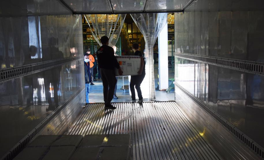 Paraná recebe novo lote com 244,8 mil vacinas contra a Covid-19
