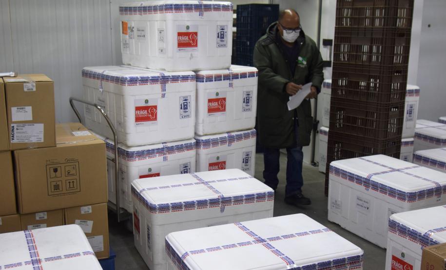 Paraná recebe novo lote com 244,8 mil vacinas contra a Covid-19